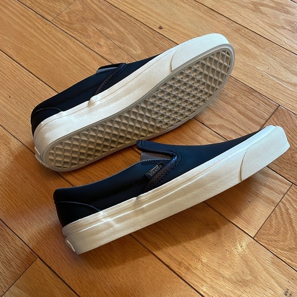 Vans / Aritzia Slip Ons - Picture 4 of 7
